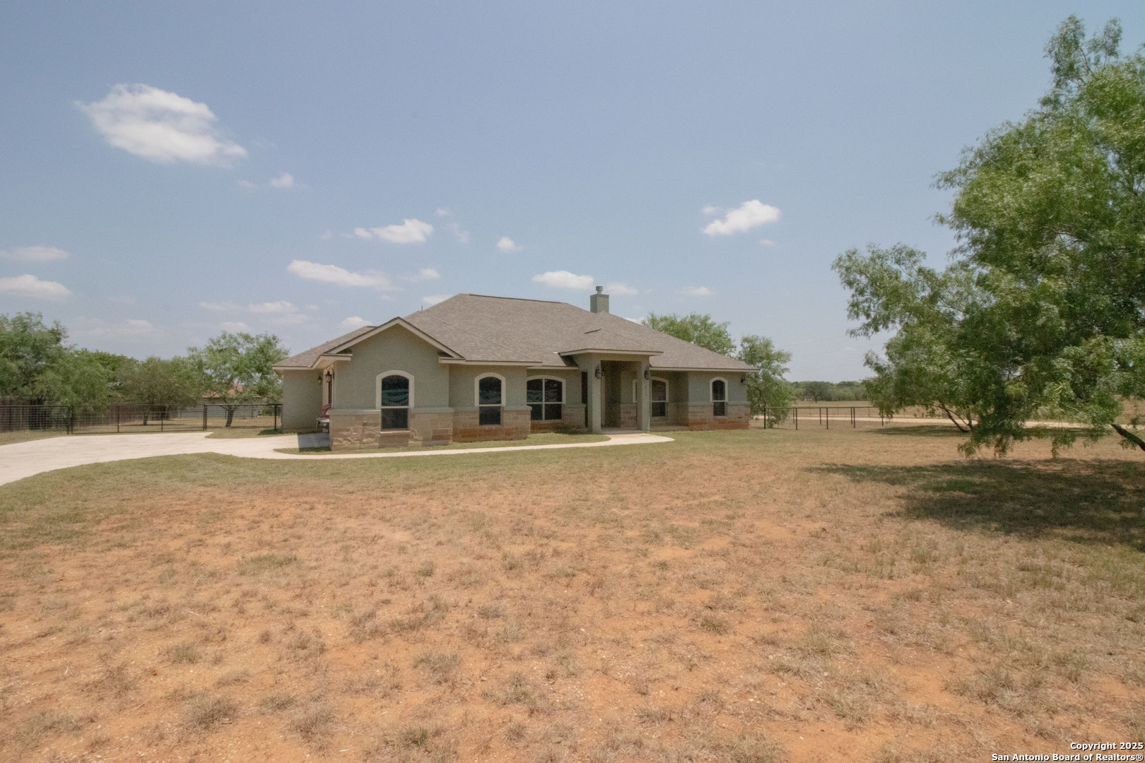2516 County Road 357 , La Vernia, TX, 78121 | 1869709 | Realty Texas LLC