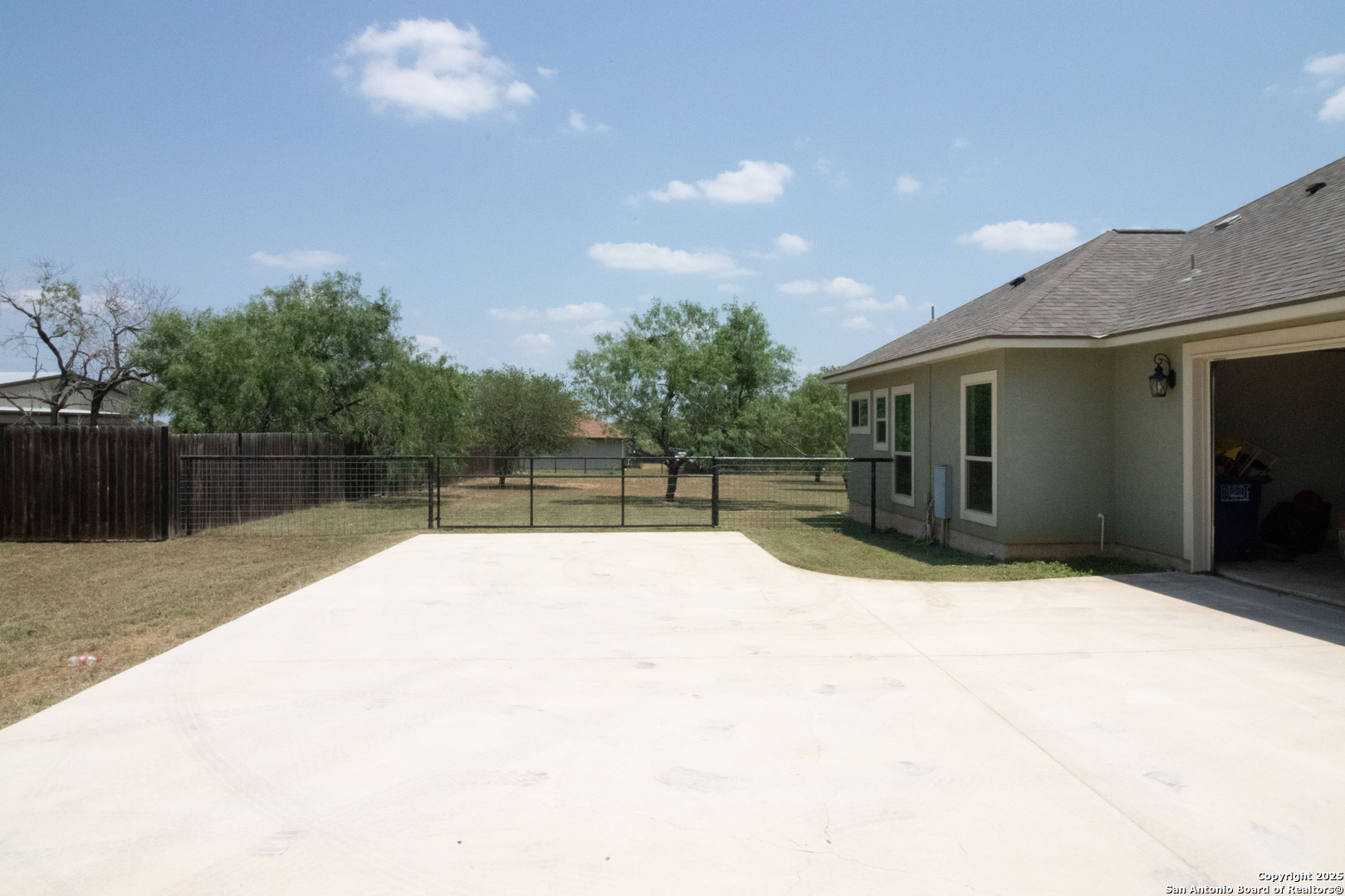 2516 County Road 357 , La Vernia, TX, 78121 | 1869709 | Realty Texas LLC