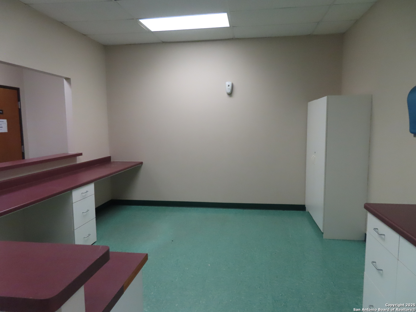 2614 W Commerce 300 , San Antonio, TX, 78207 | 1870785 | Realty Texas LLC
