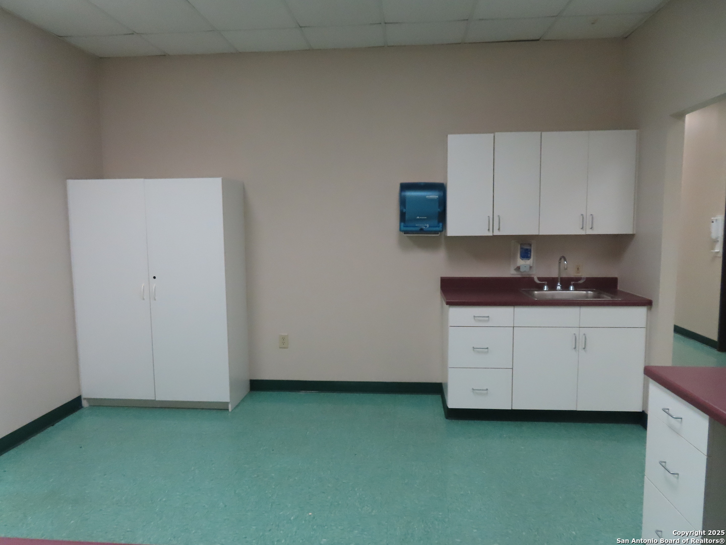 2614 W Commerce 300 , San Antonio, TX, 78207 | 1870785 | Realty Texas LLC
