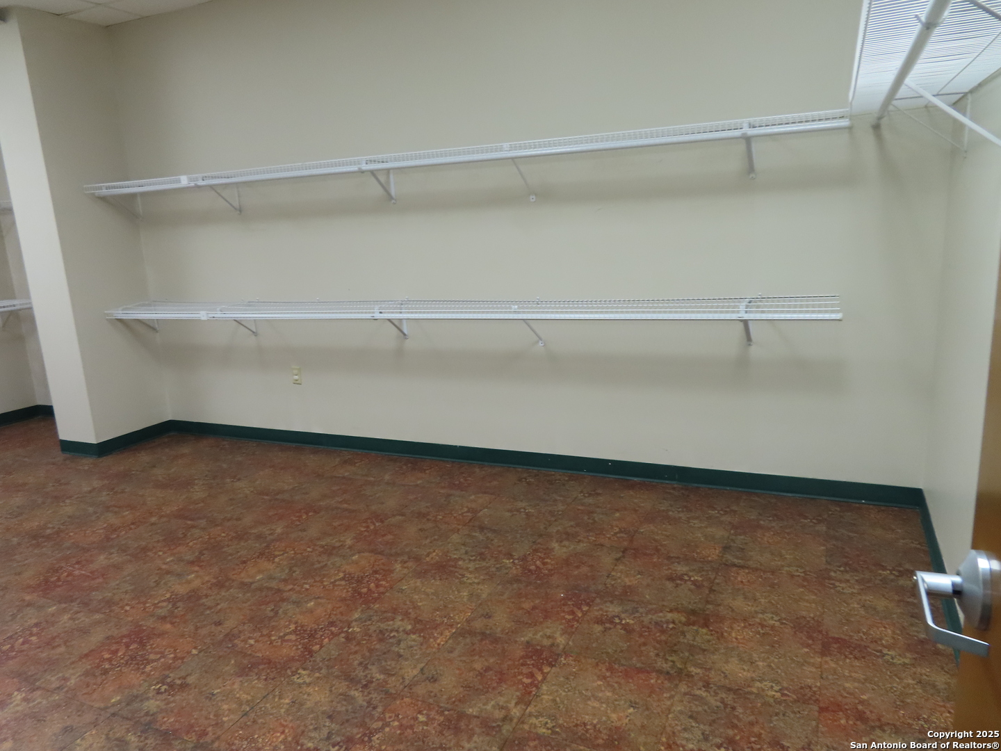 2614 W Commerce 300 , San Antonio, TX, 78207 | 1870785 | Realty Texas LLC