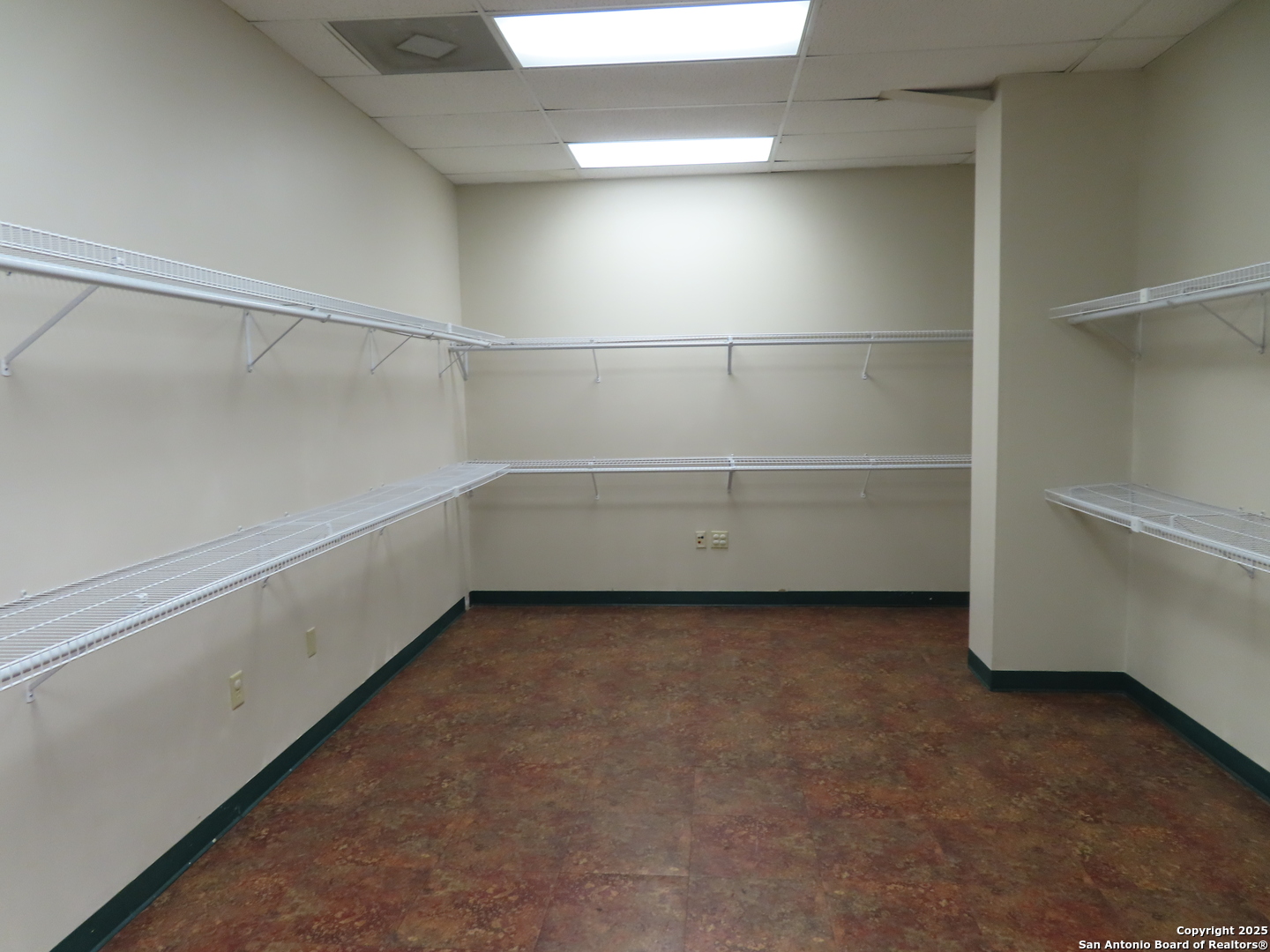 2614 W Commerce 300 , San Antonio, TX, 78207 | 1870785 | Realty Texas LLC