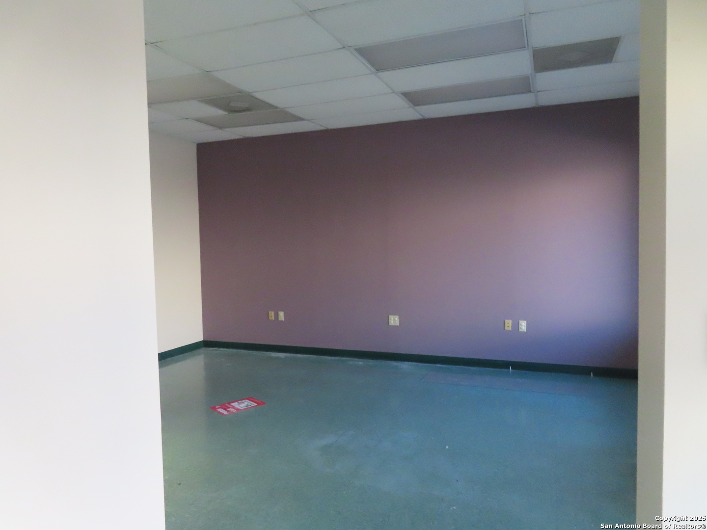 2614 W Commerce 300 , San Antonio, TX, 78207 | 1870785 | Realty Texas LLC