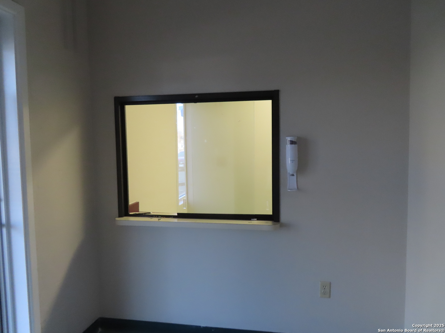 2614 W Commerce 300 , San Antonio, TX, 78207 | 1870785 | Realty Texas LLC