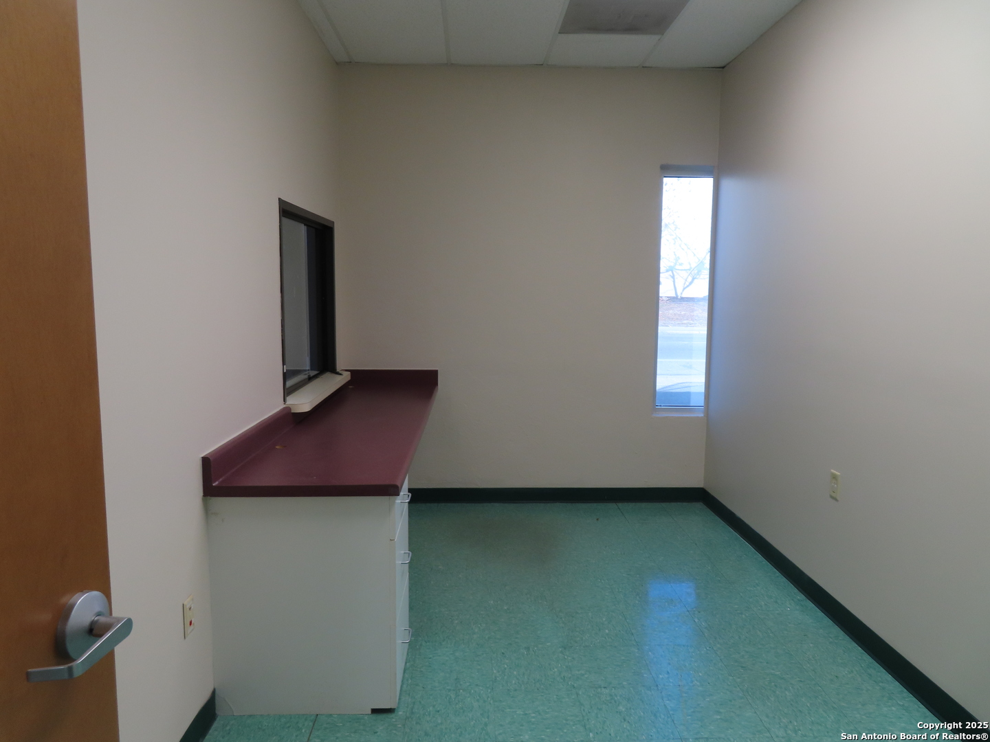 2614 W Commerce 300 , San Antonio, TX, 78207 | 1870785 | Realty Texas LLC