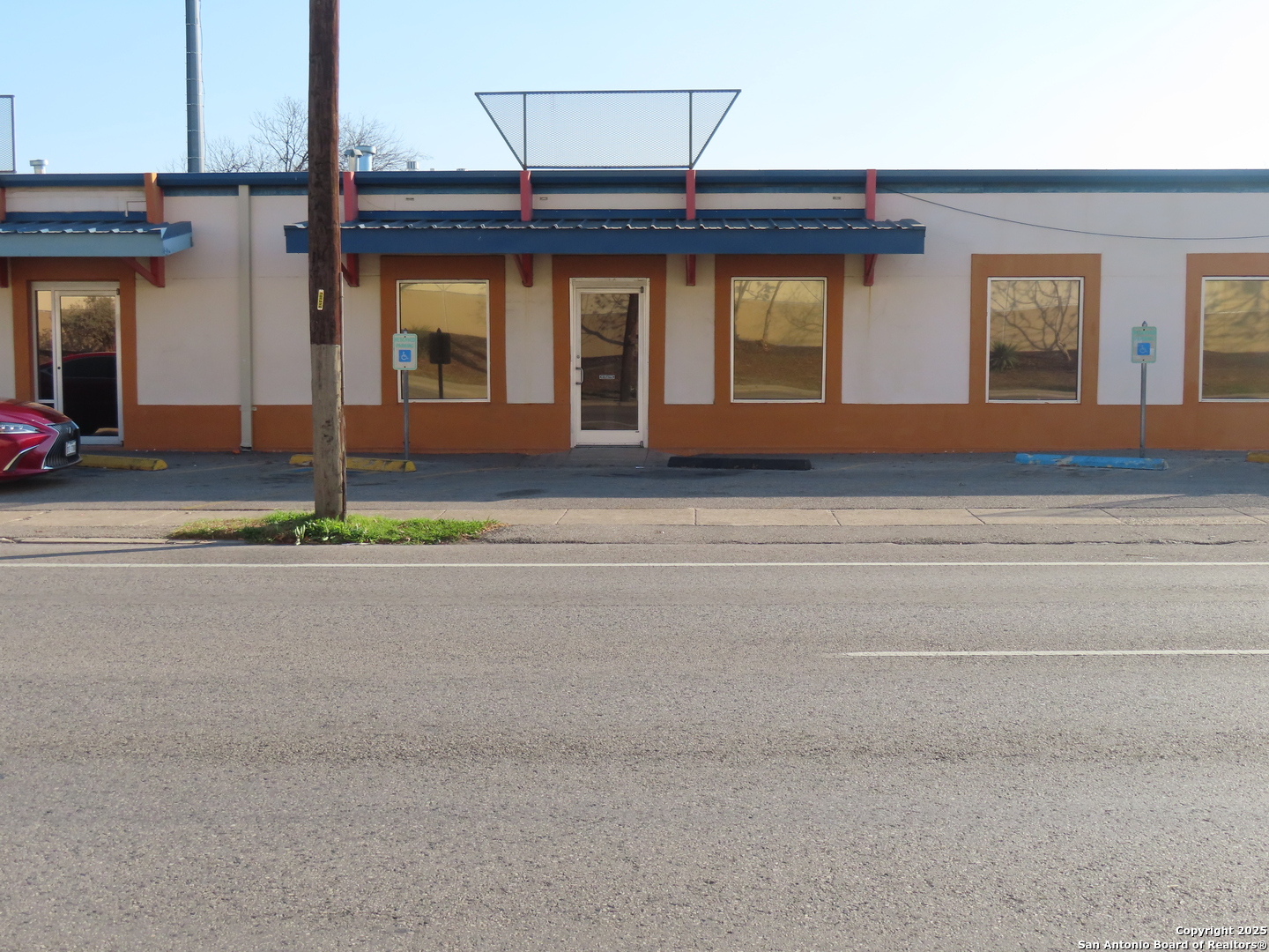 2614 W Commerce 200,San Antonio, TX 78207