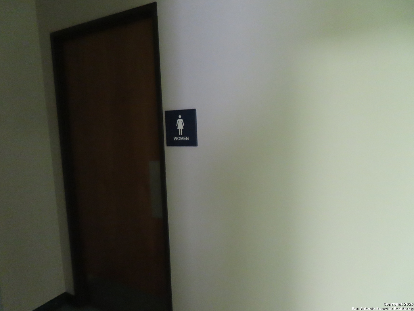2614 W Commerce 200,San Antonio, TX 78207