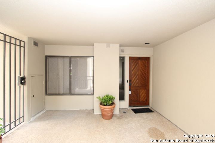 701 N. Saint Marys 15, San Antonio, TX, 78205 | 1876179 | Realty Texas LLC
