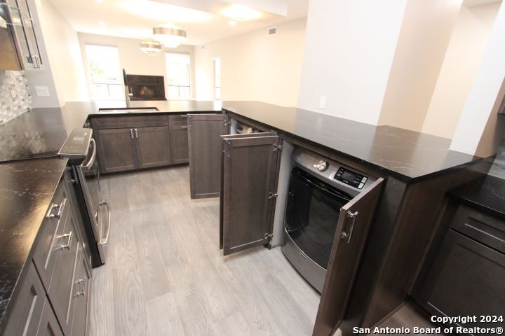 701 N. Saint Marys 15, San Antonio, TX, 78205 | 1876179 | Realty Texas LLC