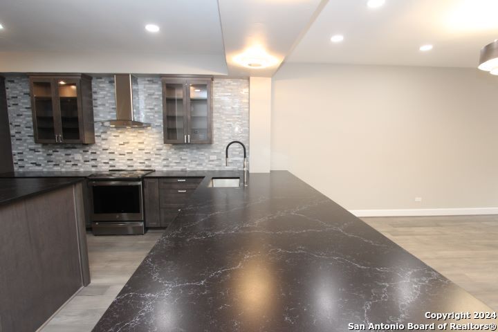 701 N. Saint Marys 15, San Antonio, TX, 78205 | 1876179 | Realty Texas LLC