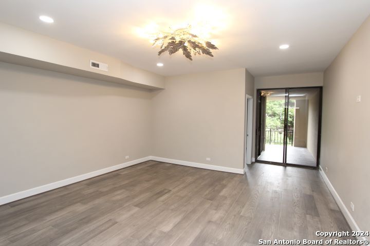 701 N. Saint Marys 15, San Antonio, TX, 78205 | 1876179 | Realty Texas LLC