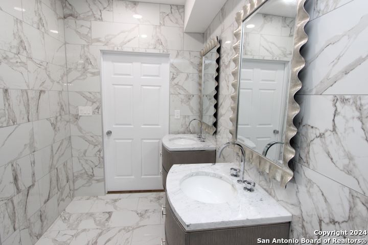 701 N. Saint Marys 15, San Antonio, TX, 78205 | 1876179 | Realty Texas LLC