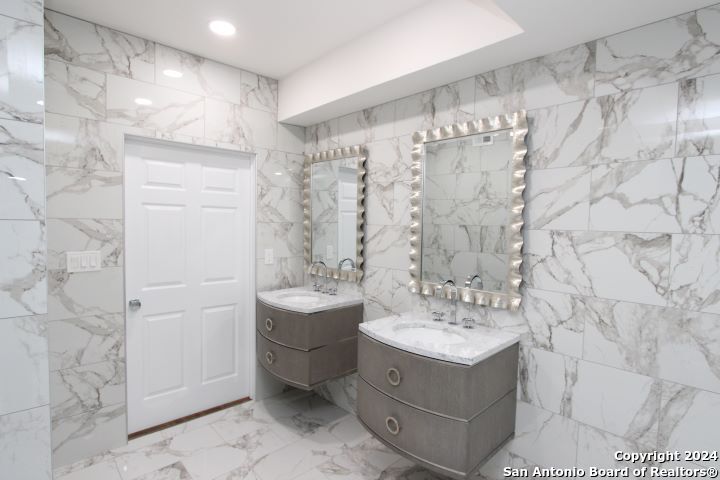 701 N. Saint Marys 15, San Antonio, TX, 78205 | 1876179 | Realty Texas LLC
