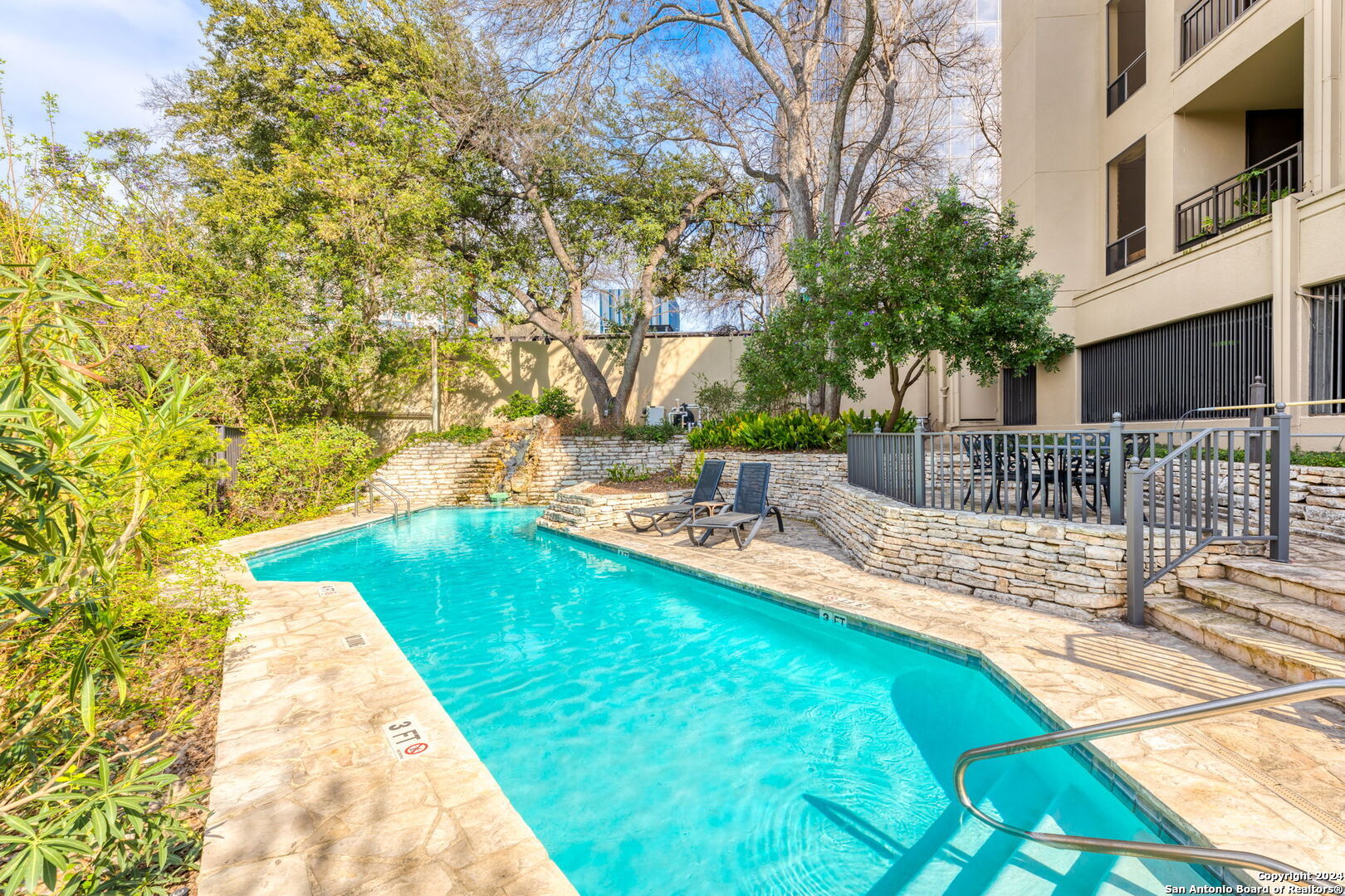 701 N. Saint Marys 15, San Antonio, TX, 78205 | 1876179 | Realty Texas LLC