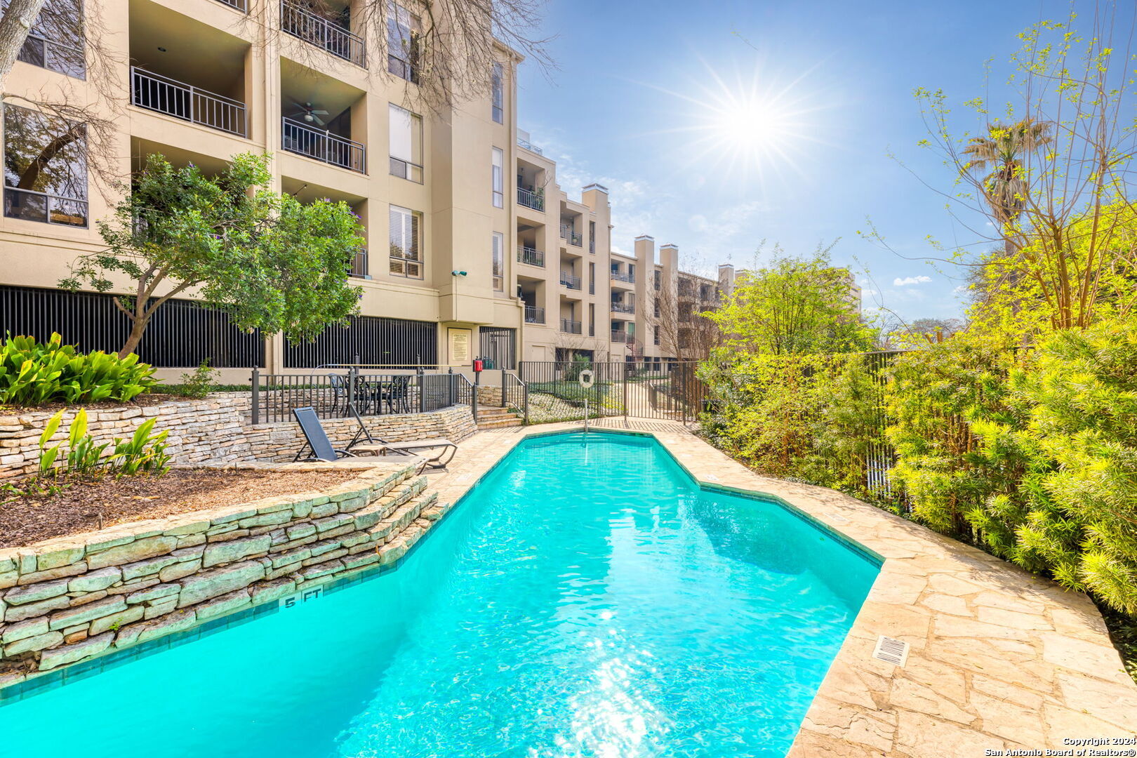 701 N. Saint Marys 15, San Antonio, TX, 78205 | 1876179 | Realty Texas LLC