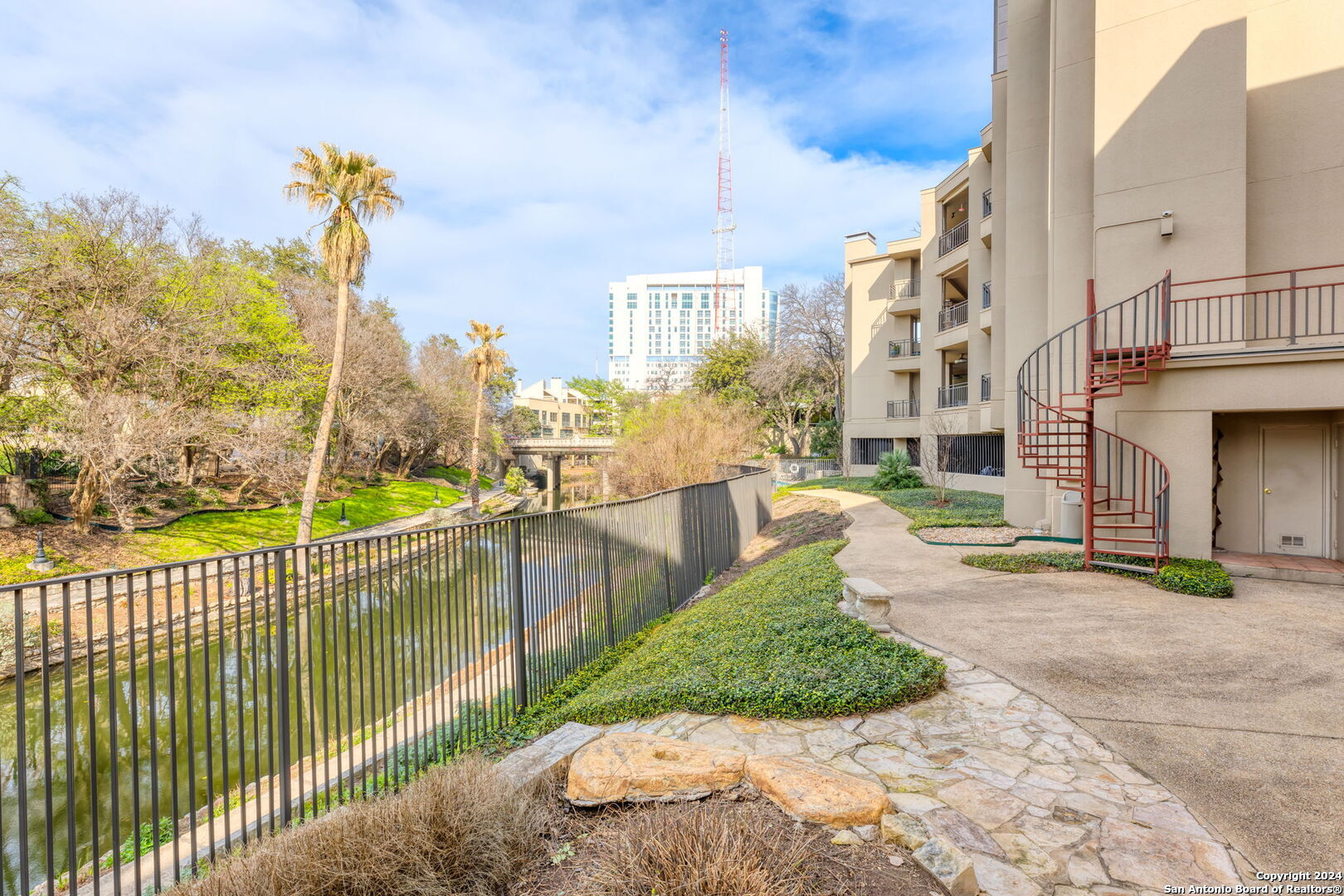 701 N. Saint Marys 15, San Antonio, TX, 78205 | 1876179 | Realty Texas LLC