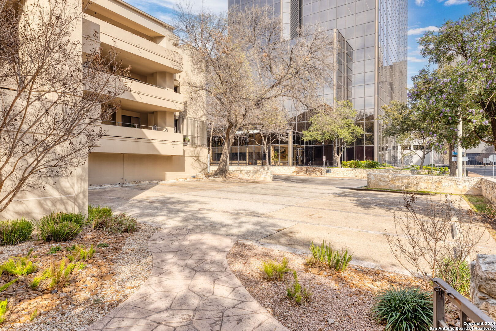701 N. Saint Marys 15, San Antonio, TX, 78205 | 1876179 | Realty Texas LLC