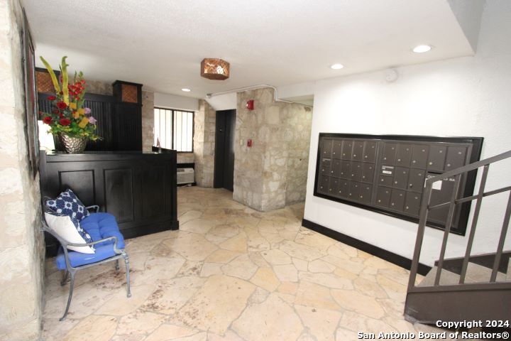 701 N. Saint Marys 15, San Antonio, TX, 78205 | 1876179 | Realty Texas LLC