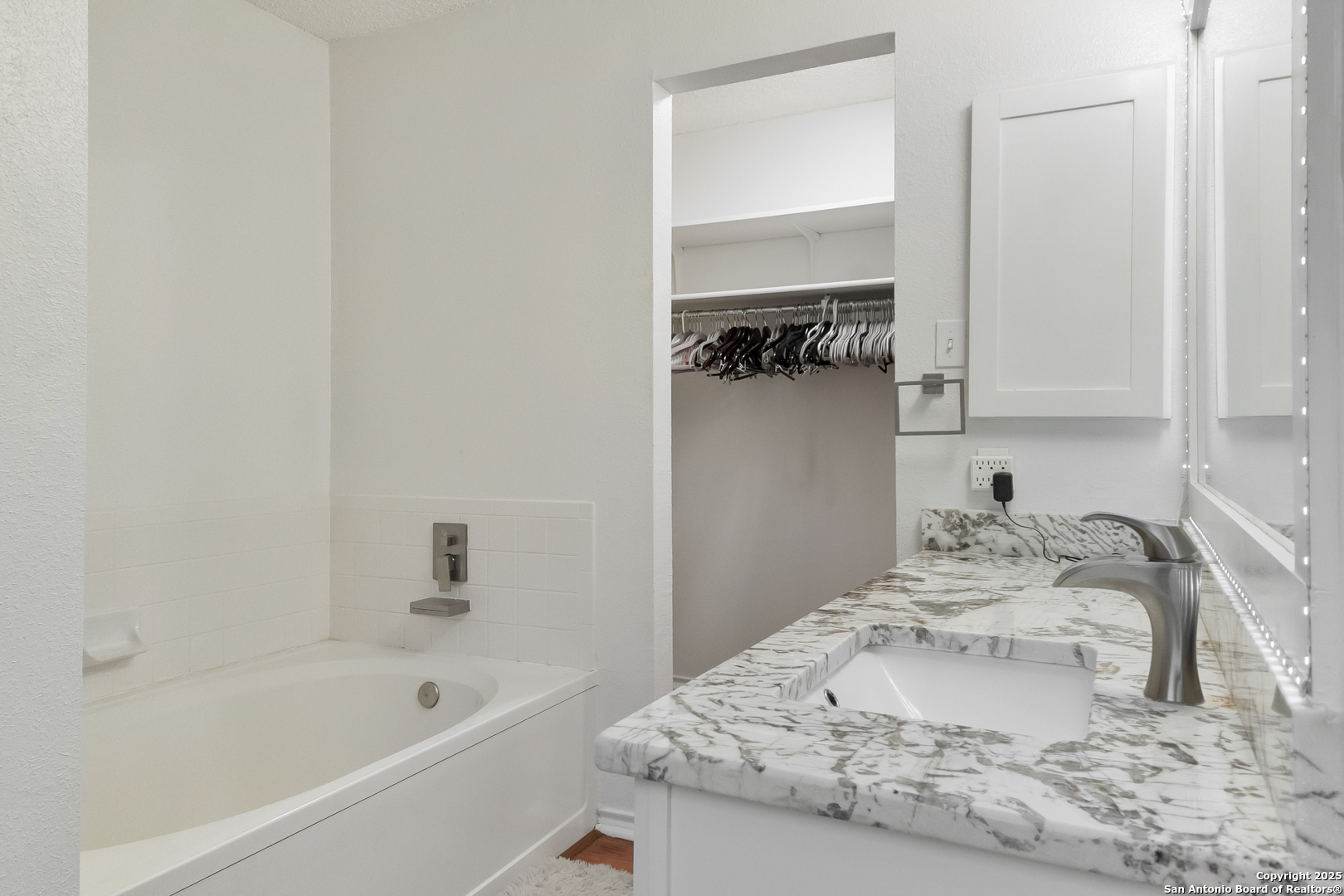 1946 Emerald Mist , San Antonio, TX, 78230 | 1874568 | Realty Texas LLC