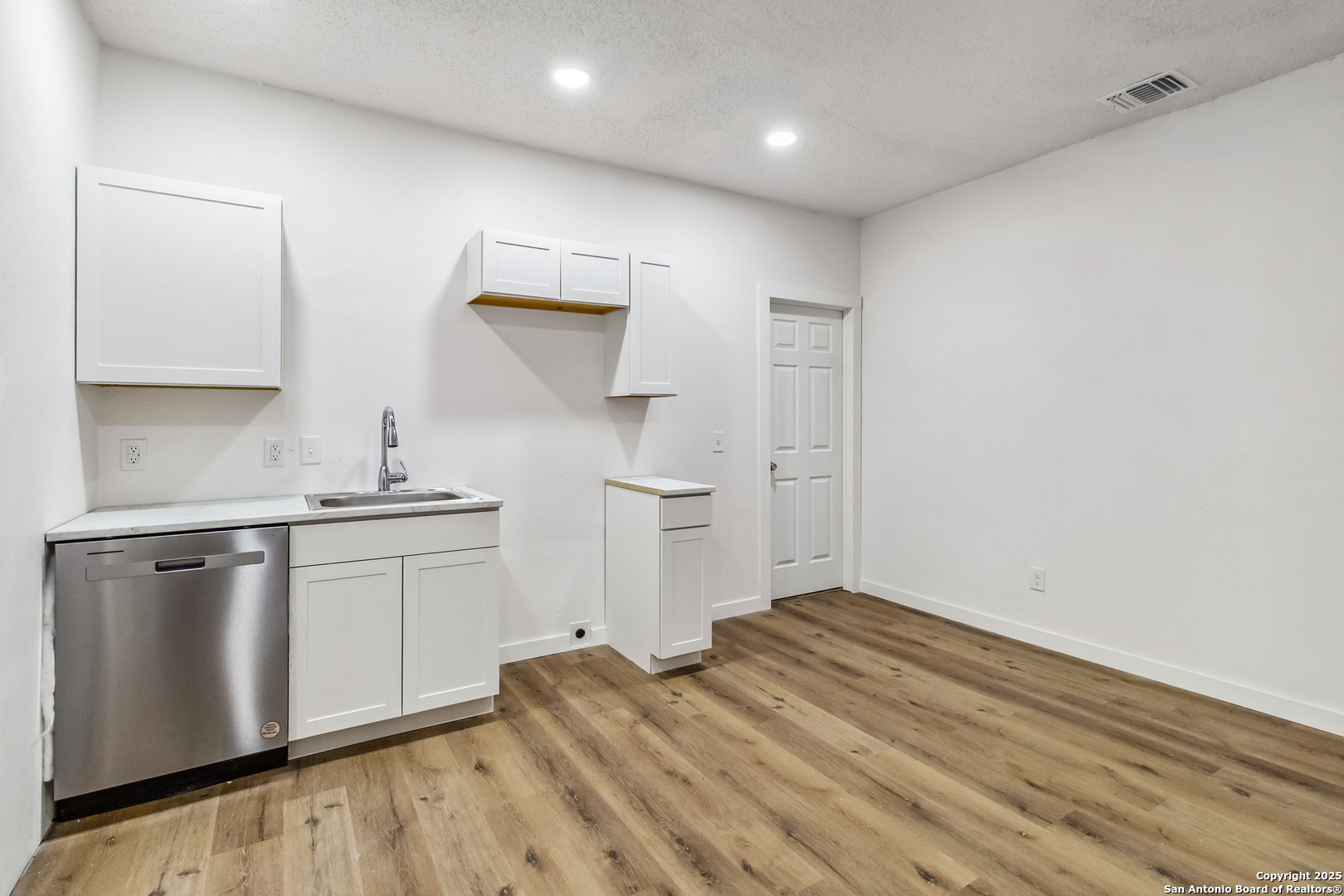 1206 W Hein Road 102, SANANTONIO, TX, 78220 | 1875618 | Realty Texas LLC