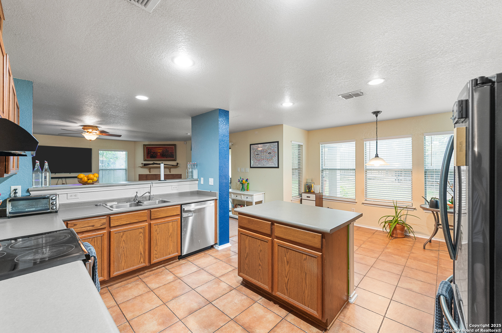 6743 Spearwood, LIVEOAK, TX, 78233 | 1872886 | Realty Texas LLC