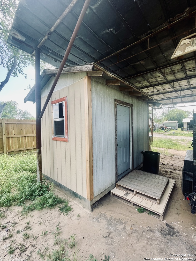 506 S 5th, Carrizo Springs, TX, 78834 | 1877287 | Realty Texas LLC