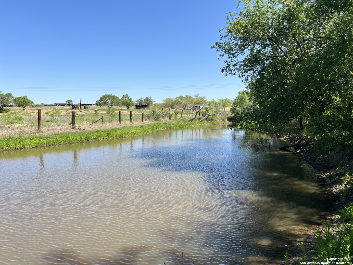 4004 S State Highway 173, Devine, TX, 78016 | 1878650 | Realty Texas LLC