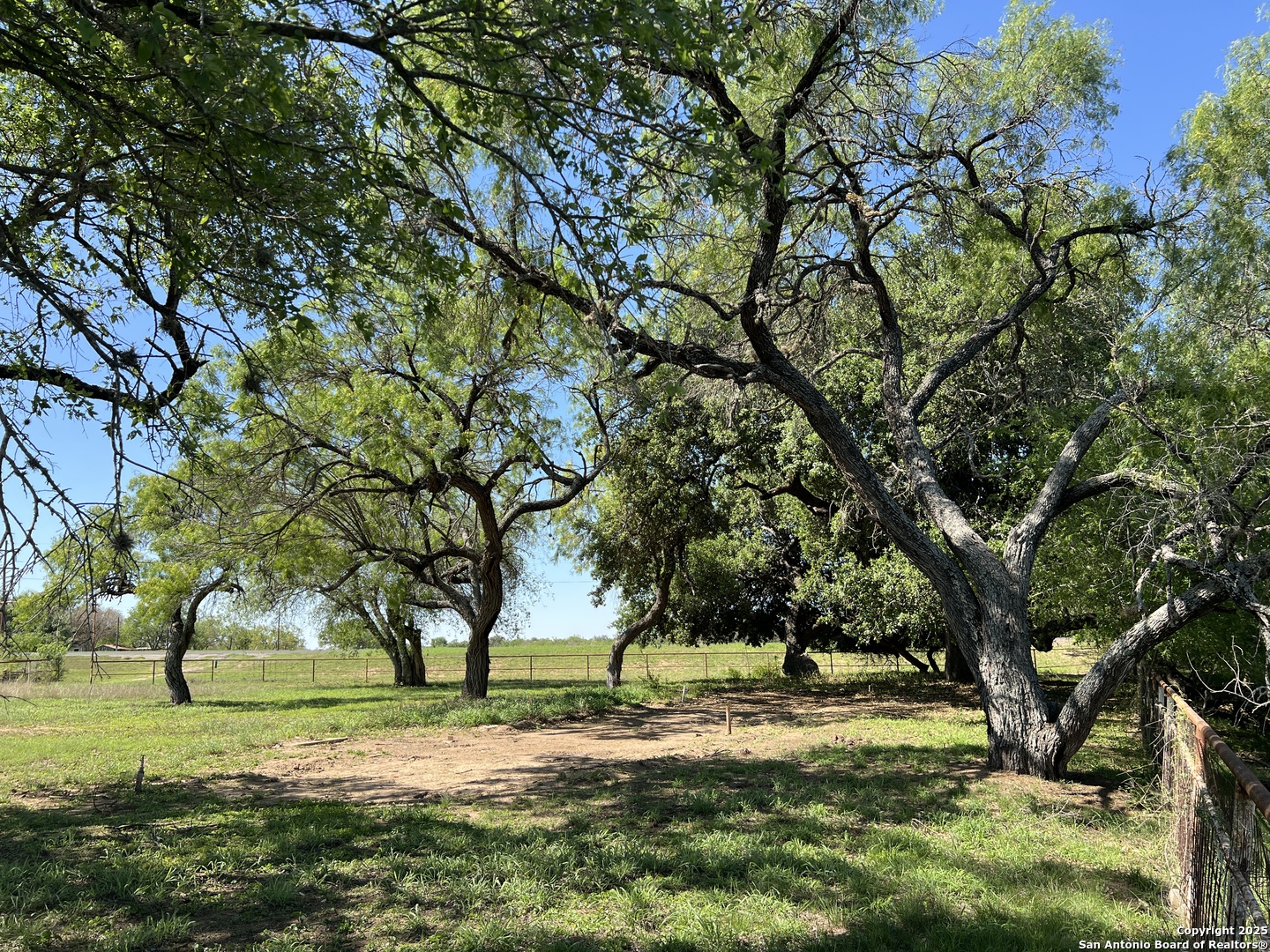 4004 S State Highway 173, Devine, TX, 78016 | 1878650 | Realty Texas LLC
