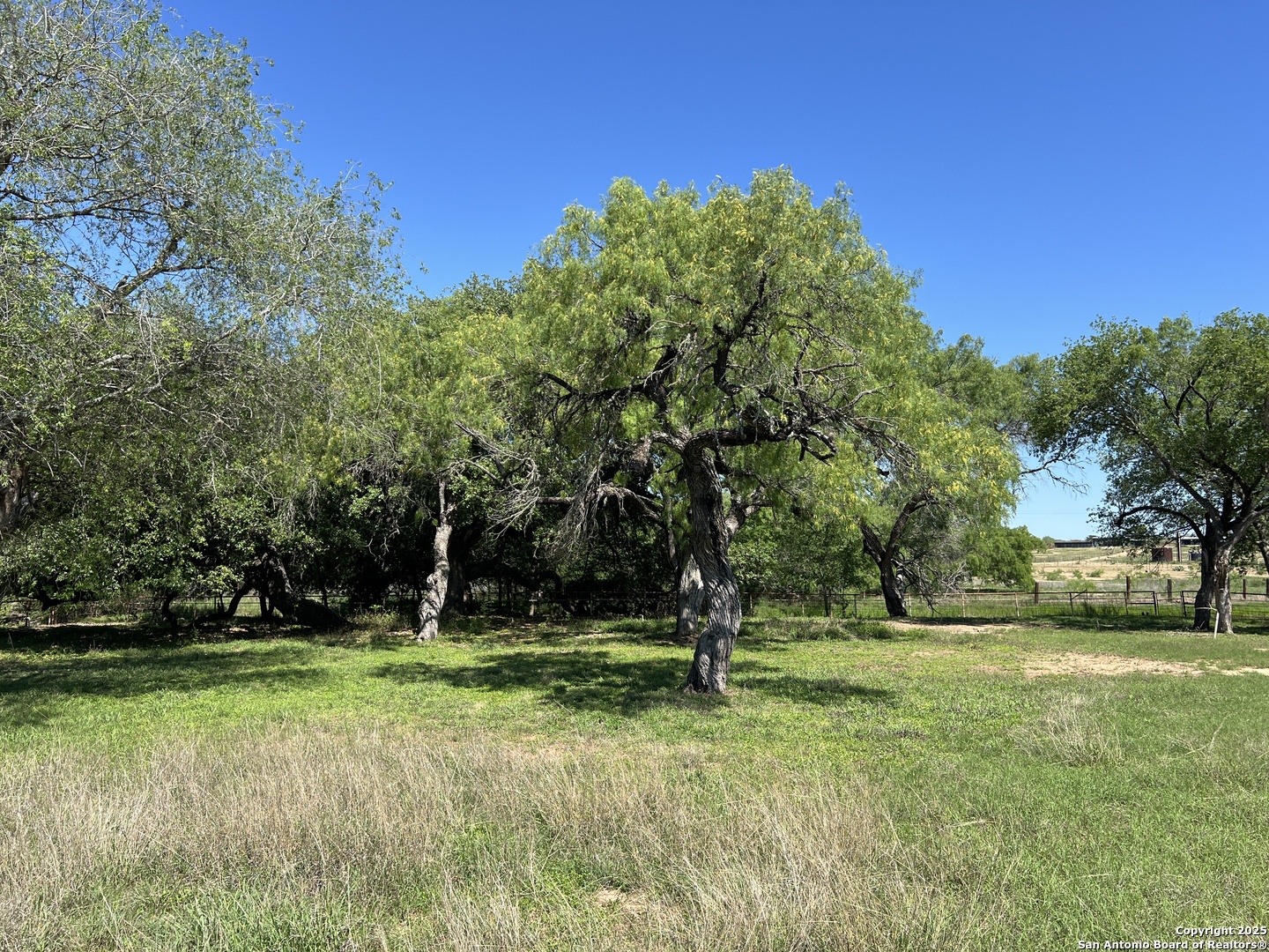 4004 S State Highway 173, Devine, TX, 78016 | 1878650 | Realty Texas LLC