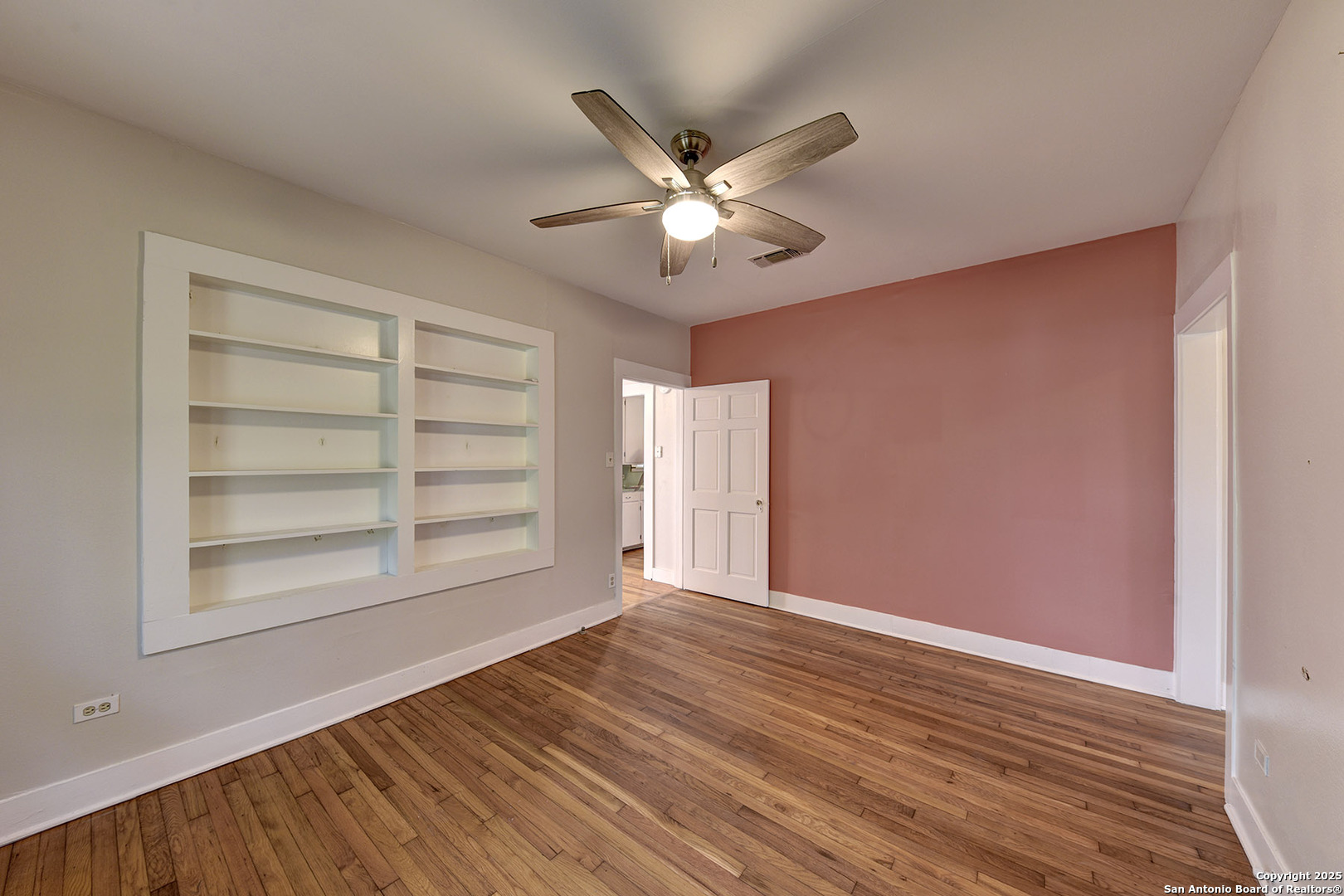 1292 N Business 35, New Braunfels, TX, 78130 | 1879093 | Realty Texas LLC