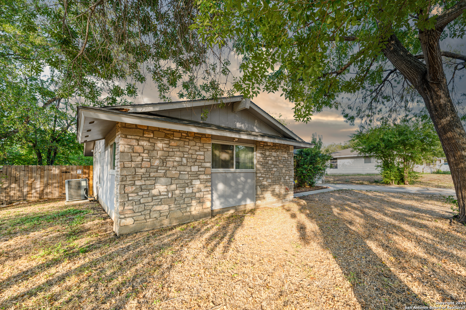 5802 Branch Valley St,San Antonio, TX 78242