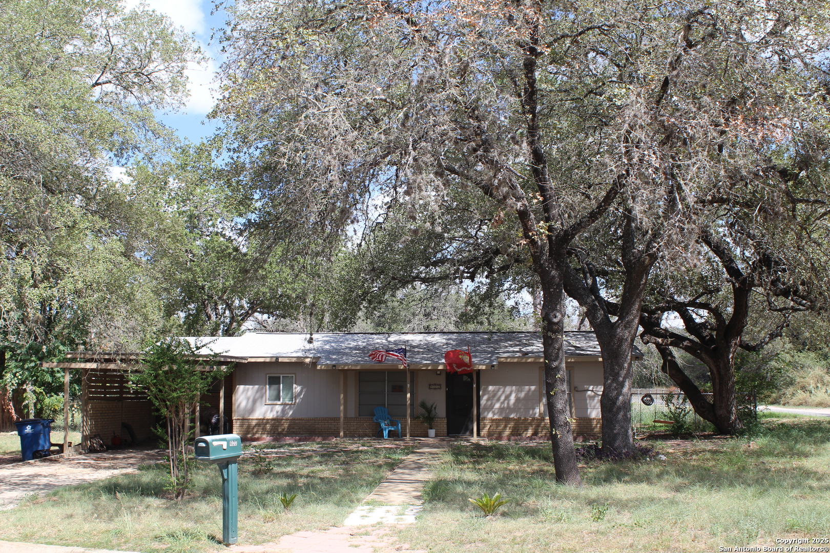400 Mockingbird Ln, DEVINE, TX, 78016 | 1912147 | Realty Texas LLC