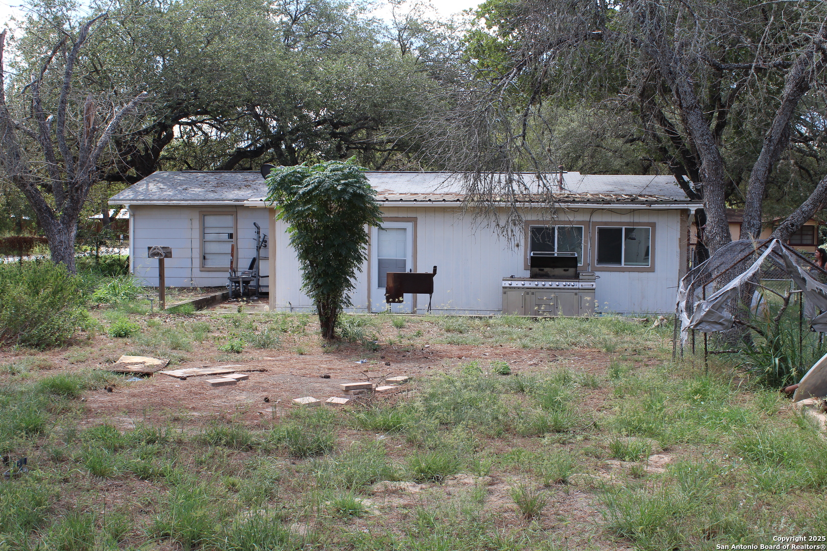 400 Mockingbird Ln, DEVINE, TX, 78016 | 1912147 | Realty Texas LLC