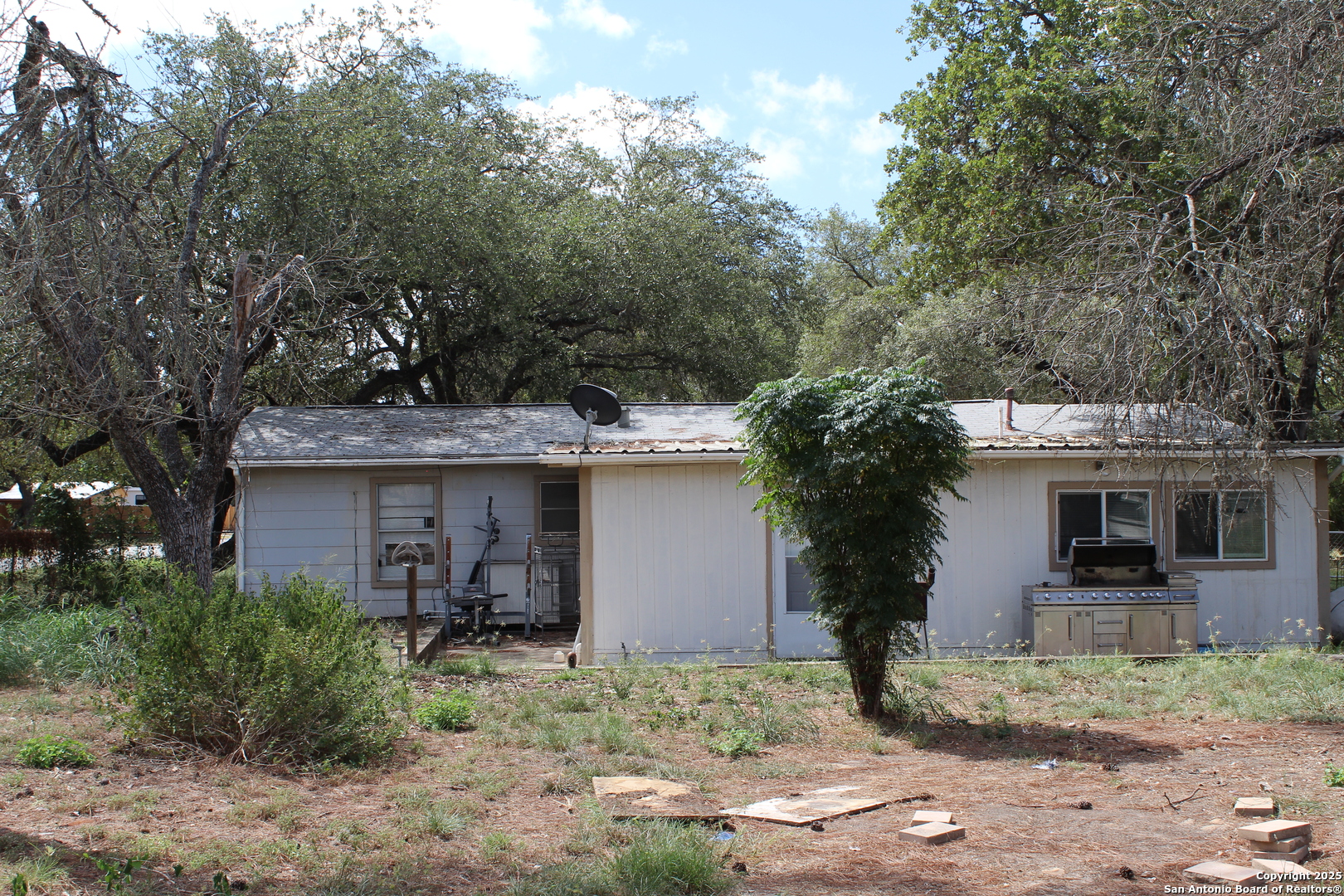 400 Mockingbird Ln, DEVINE, TX, 78016 | 1912147 | Realty Texas LLC