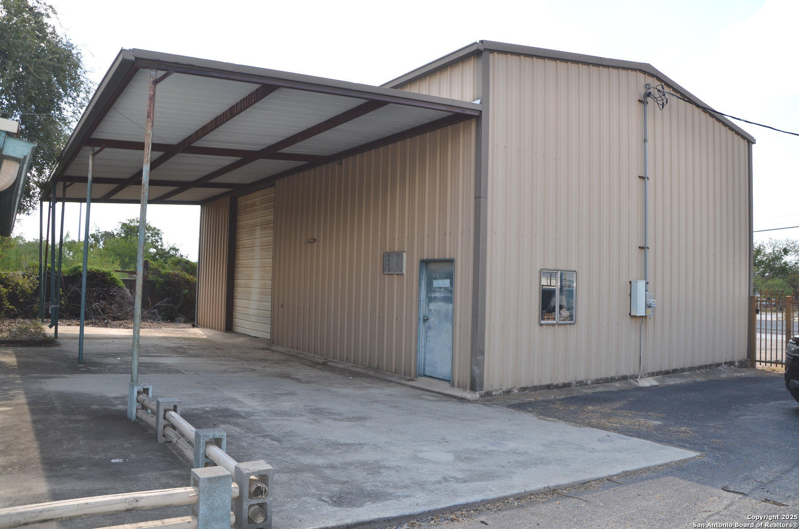 708 N Teel, Devine, TX, 78016 | 1916237 | Realty Texas LLC