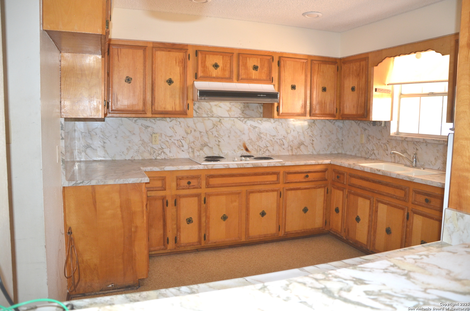 708 N Teel, Devine, TX, 78016 | 1916237 | Realty Texas LLC