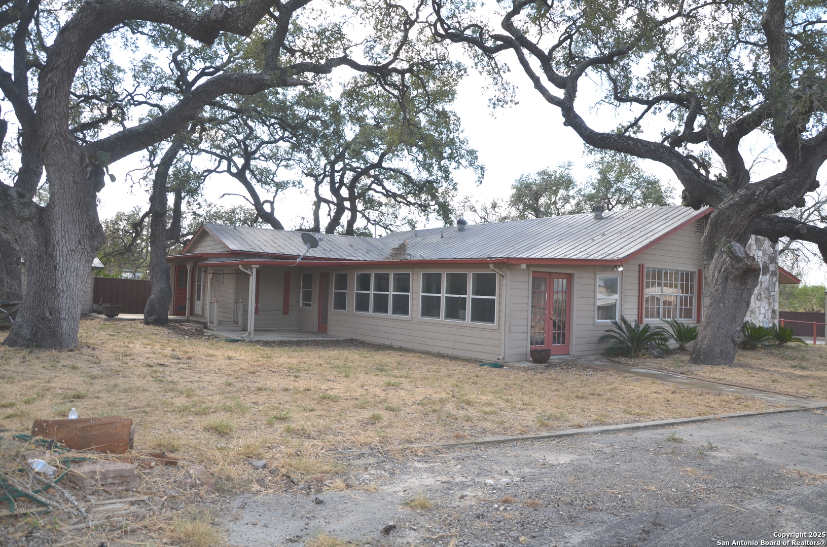 708 N Teel, Devine, TX, 78016 | 1916237 | Realty Texas LLC