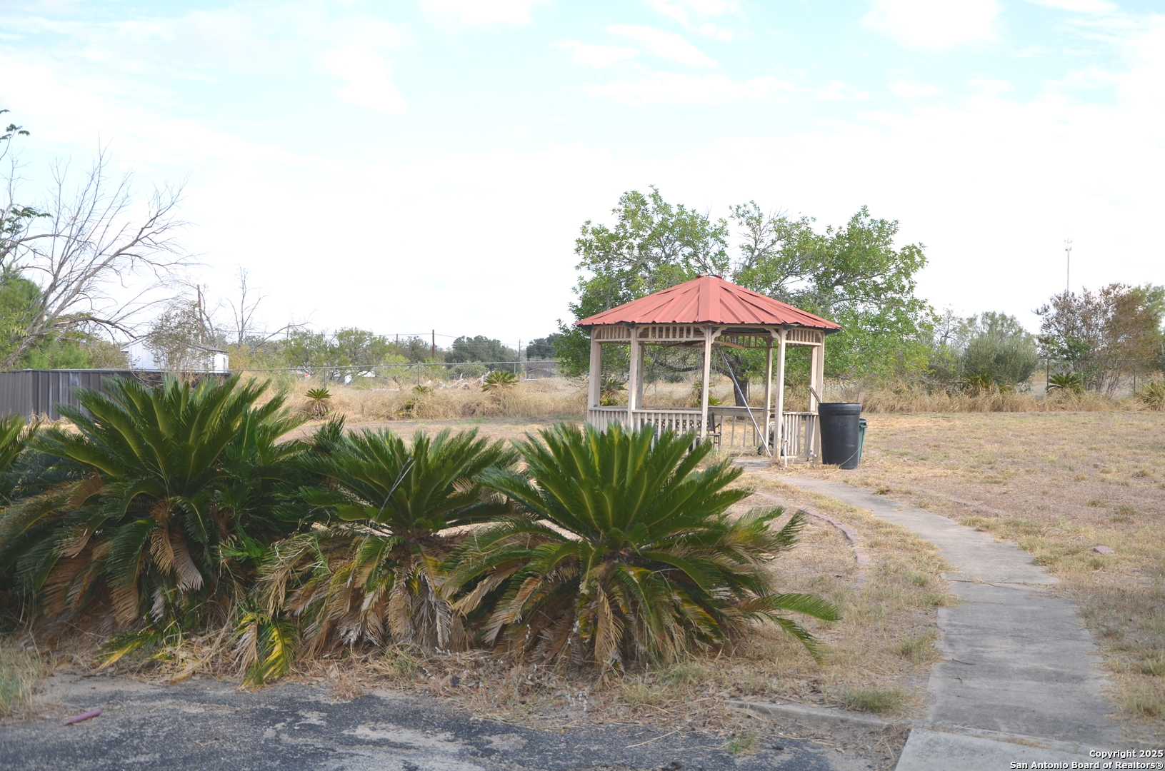 708 N Teel, Devine, TX, 78016 | 1916237 | Realty Texas LLC