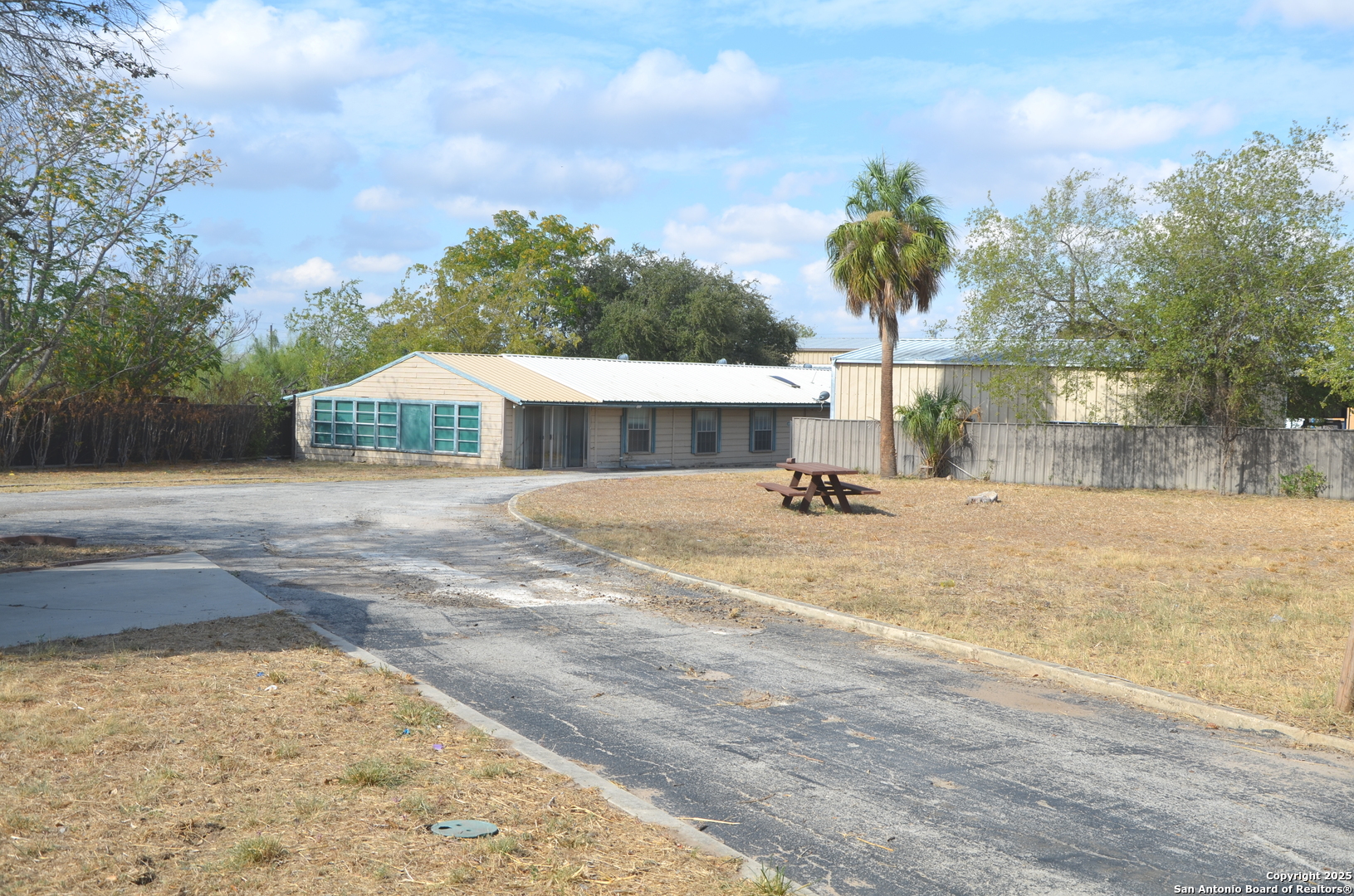 708 N Teel, Devine, TX, 78016 | 1916237 | Realty Texas LLC