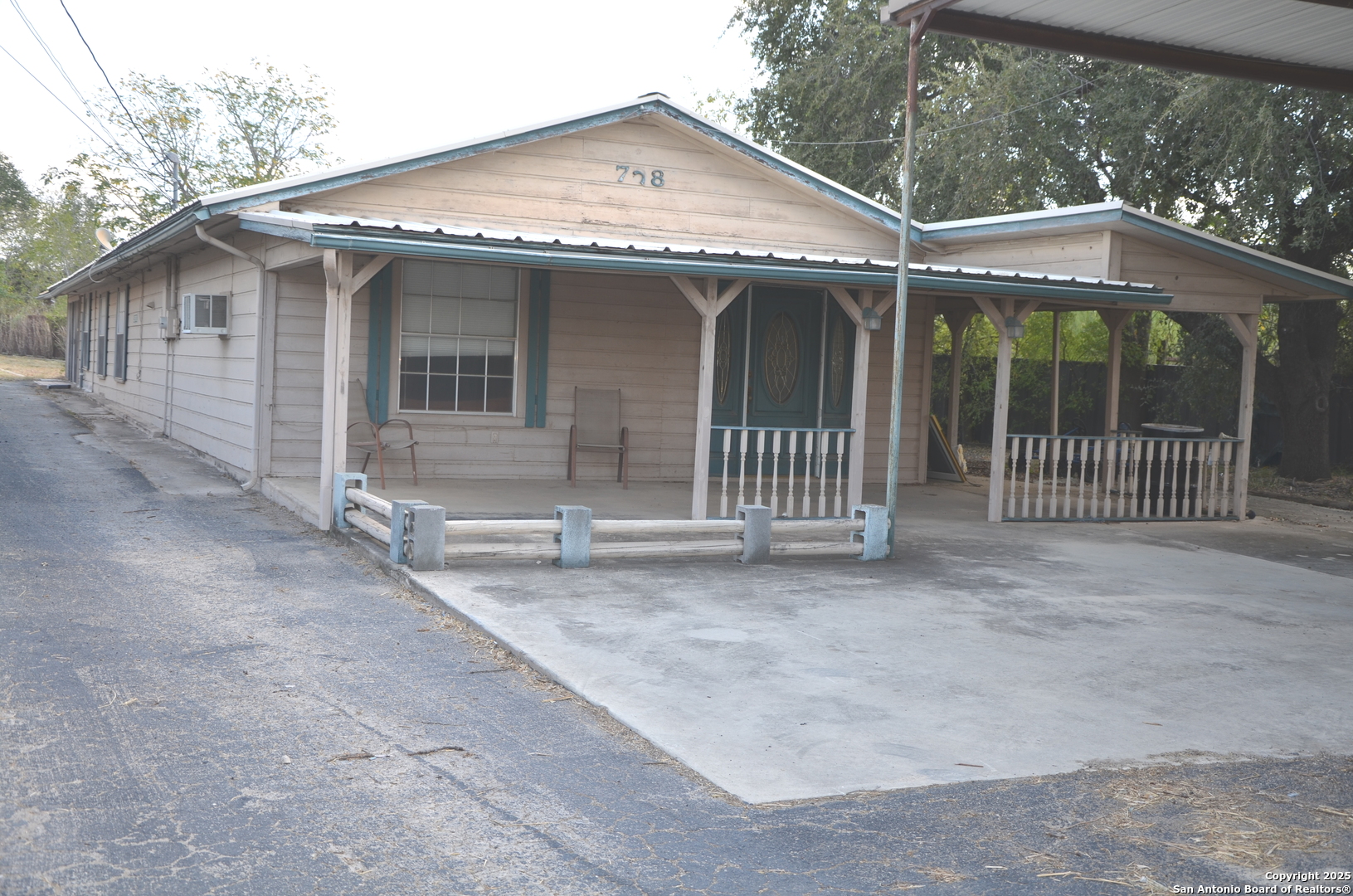 708 N Teel, Devine, TX, 78016 | 1916237 | Realty Texas LLC