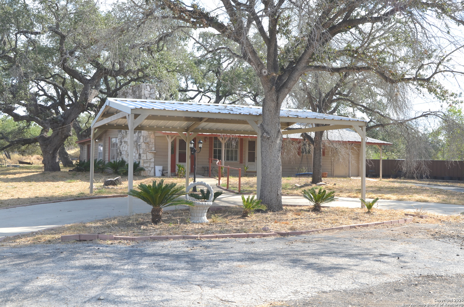 708 N Teel, Devine, TX, 78016 | 1916237 | Realty Texas LLC