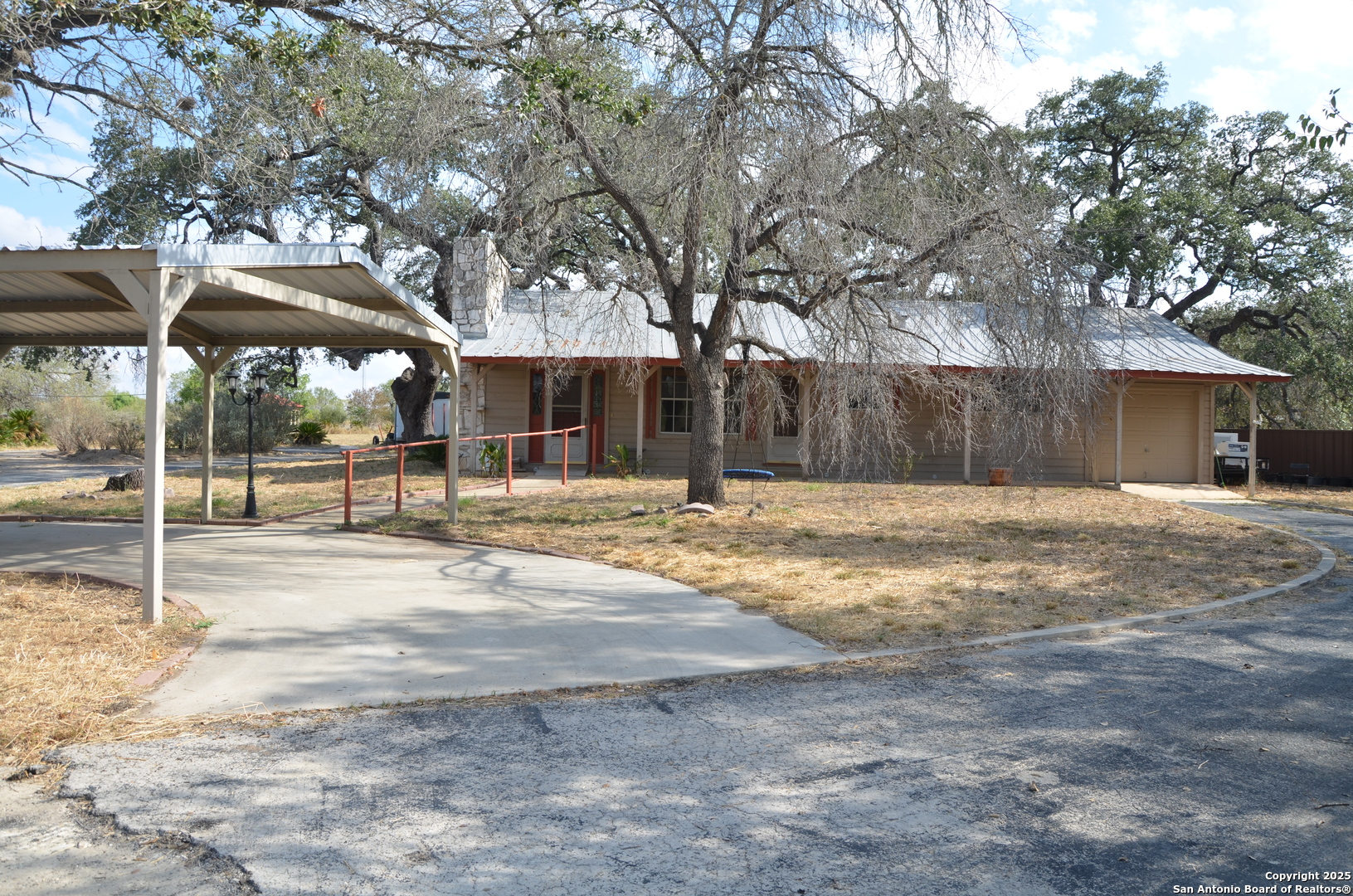708 N Teel, Devine, TX, 78016 | 1916237 | Realty Texas LLC