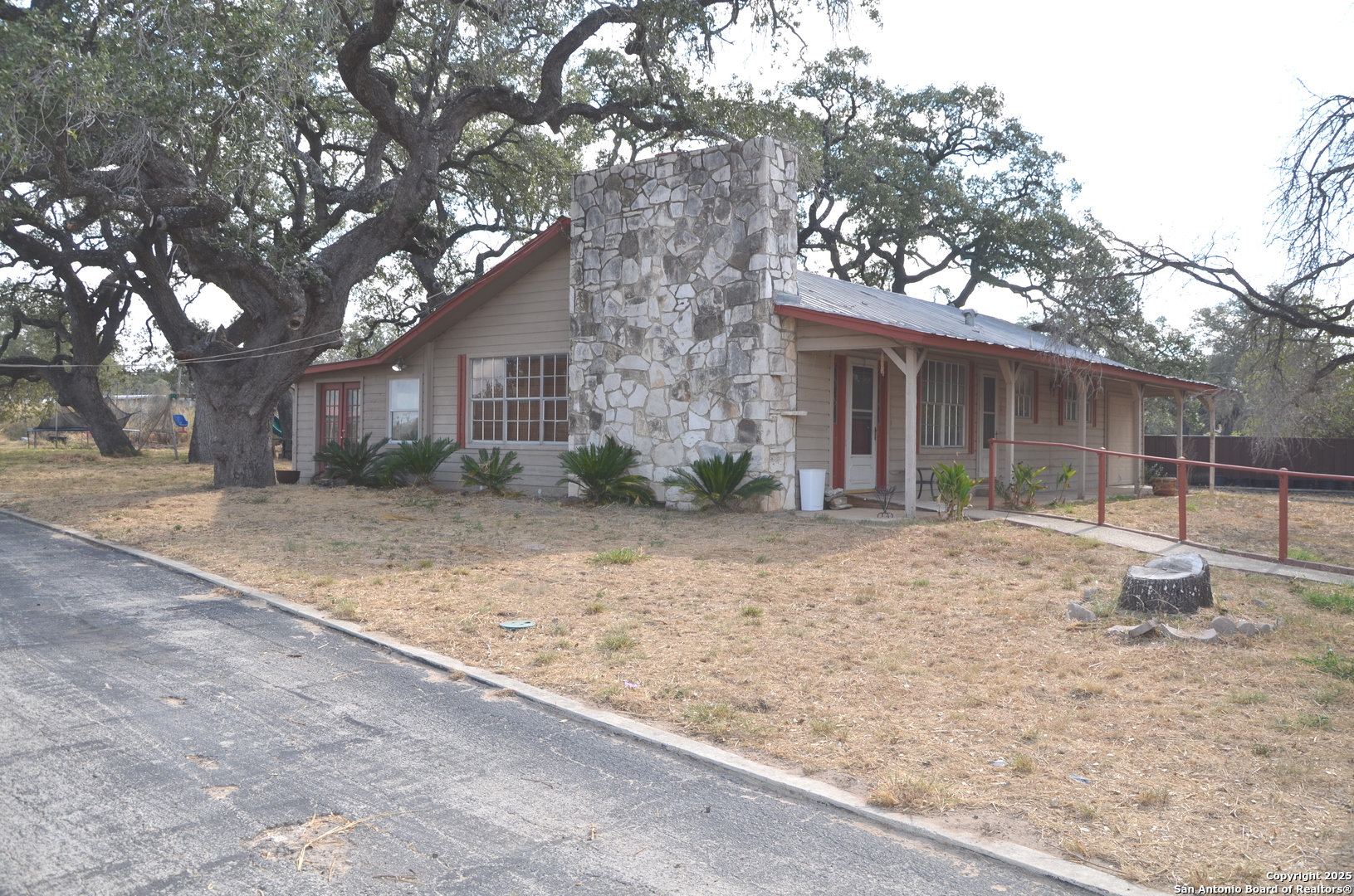708 N Teel, Devine, TX, 78016 | 1916237 | Realty Texas LLC