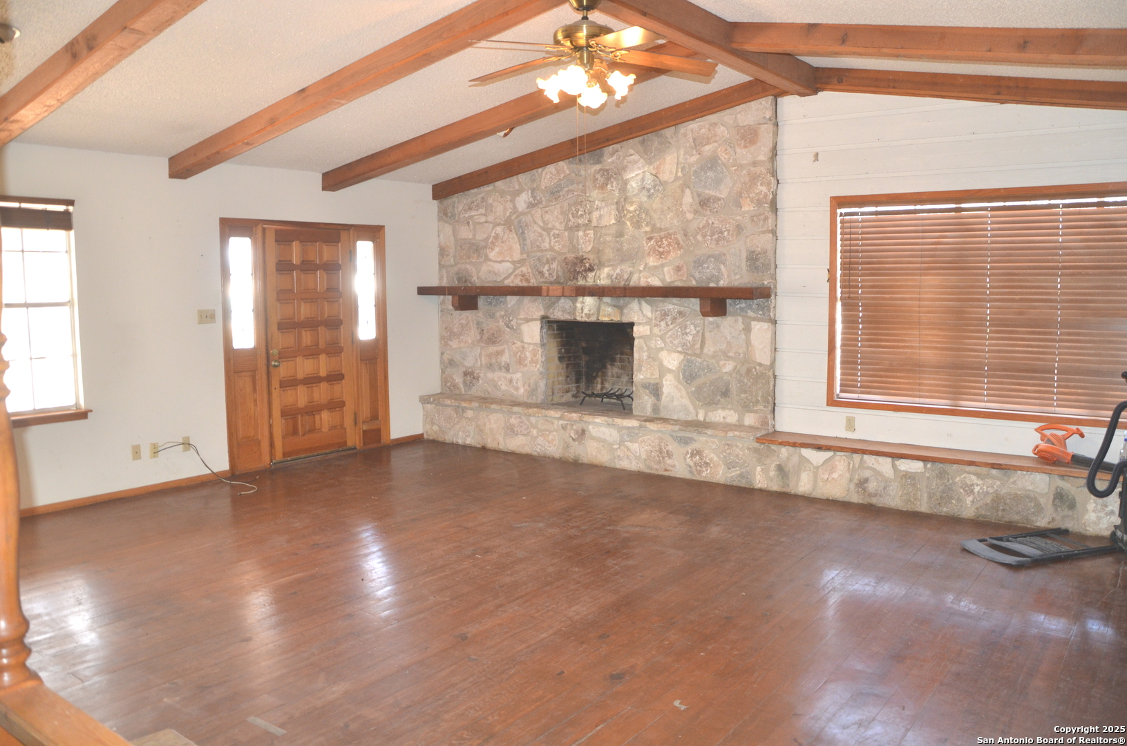 708 N Teel, Devine, TX, 78016 | 1916237 | Realty Texas LLC