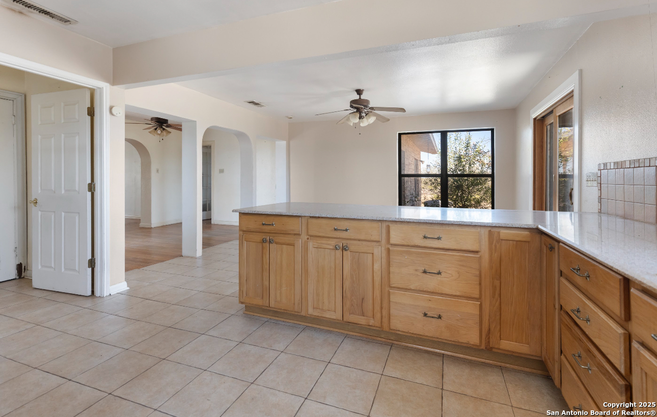2198 CR 653, Devine, TX, 78016 | 1922049 | Realty Texas LLC