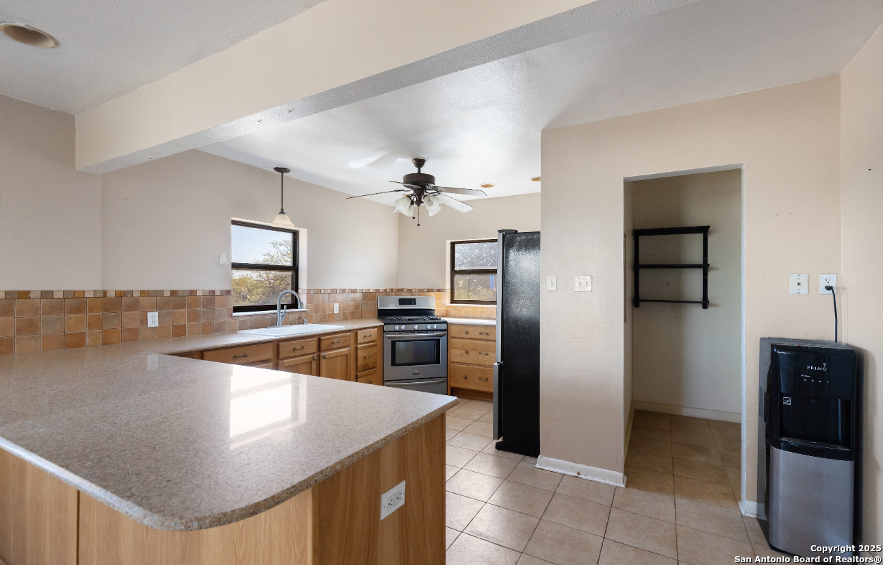 2198 CR 653, Devine, TX, 78016 | 1922049 | Realty Texas LLC