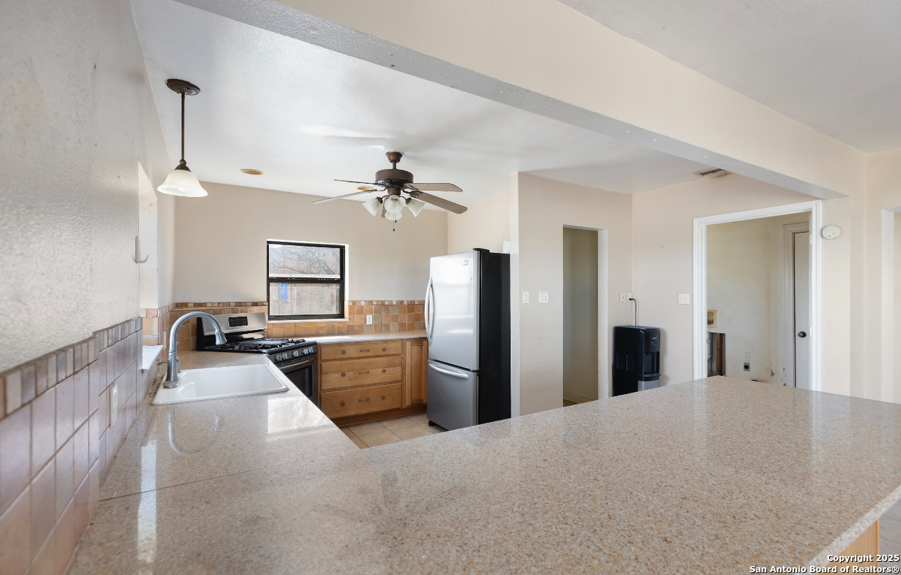 2198 CR 653, Devine, TX, 78016 | 1922049 | Realty Texas LLC