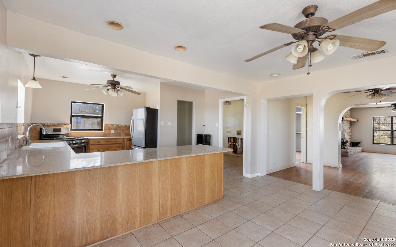 2198 CR 653, Devine, TX, 78016 | 1922049 | Realty Texas LLC