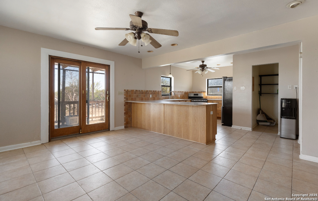 2198 CR 653, Devine, TX, 78016 | 1922049 | Realty Texas LLC