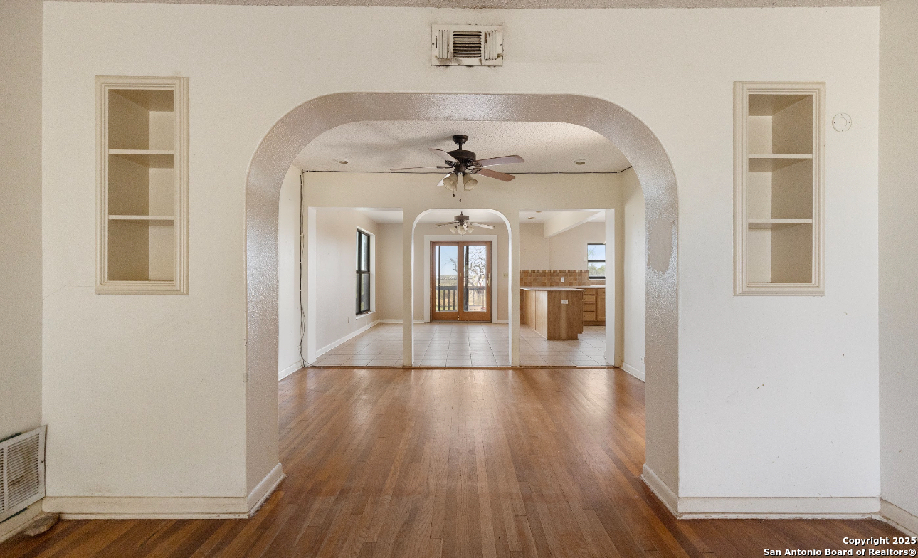 2198 CR 653, Devine, TX, 78016 | 1922049 | Realty Texas LLC
